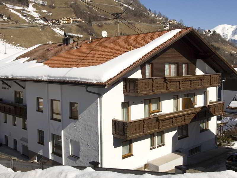 Hotel Neuwirt Кирхдорф ин Тирол Екстериор снимка